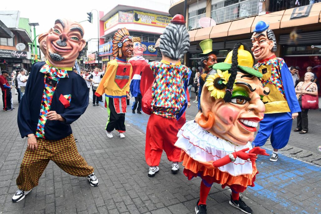 mascarada-costarricense-nationaler-maskentag-costa-rica