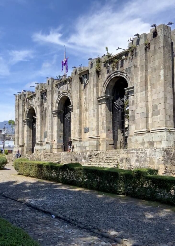 Las Ruinas de la Parroquia de Santiago Apóstol - Aussenansicht - Marc Tschallener - Tropenwanderer